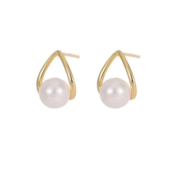 NWT 18K Gold Plated White Pearl Dainty Stud Earrings For Women - Picture 9 of 11